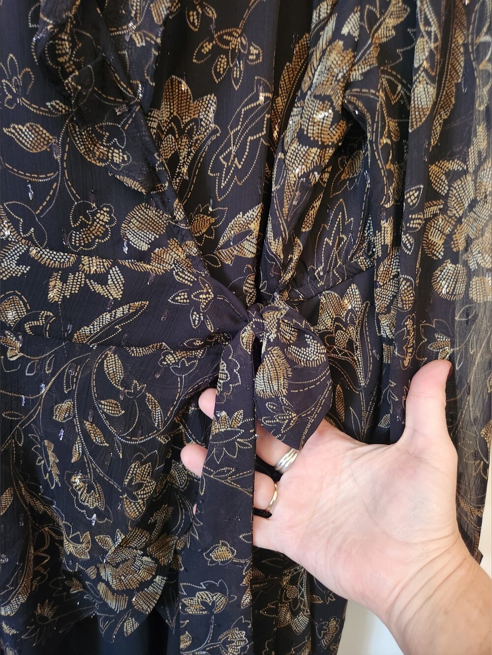Torrid Black & Gold Sparkly Floral Long-Sleeve Chiffon Blouse Long Size 3x NWT - Picture 9 of 10